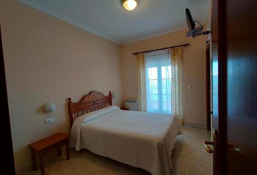 غرفة قياسية فردية مطلة علي البحر, Rompeolas