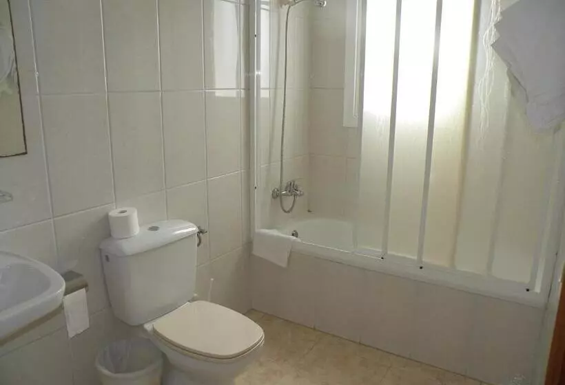 Cameră Standard cu Terasă, Rompeolas