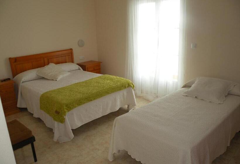 غرفة قياسية مزوَّدة بتراس, Rompeolas