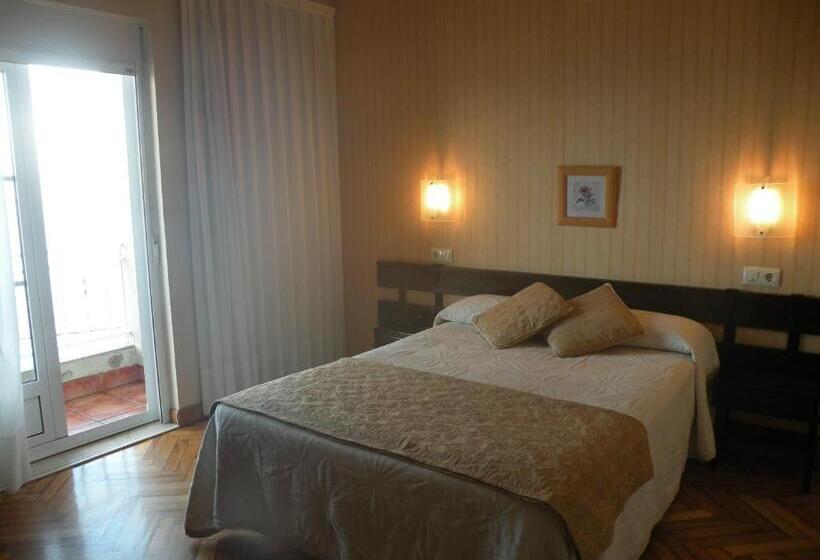 غرفة قياسية مزوَّدة بتراس, Rompeolas