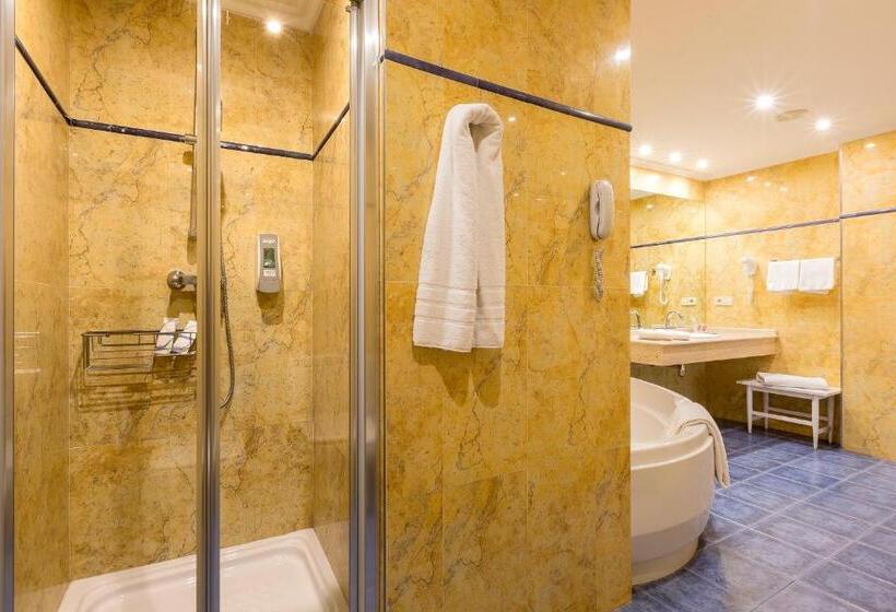 Quarto Familiar, Santamaria