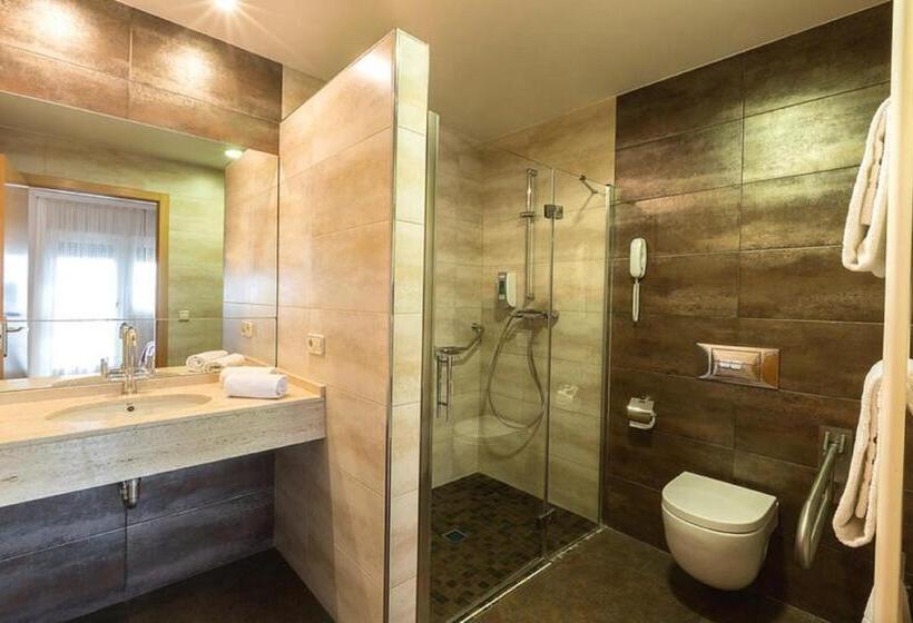 חדר סטנדרט לארבעה, Santamaria