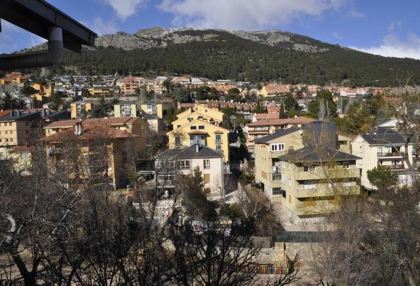 اتاق استاندارد سه نفره, Tres Arcos