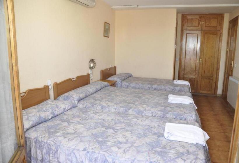 اتاق استاندارد چهار تخته, Tres Arcos