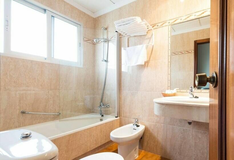 スタンダードトリプルルーム, Troncoso