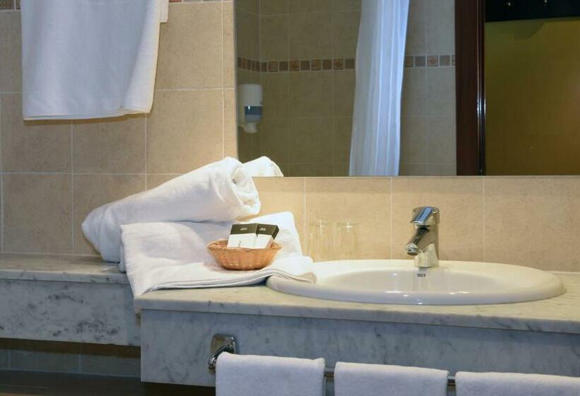 חדר סטנדרט לשלושה, Rvhotels Tuca