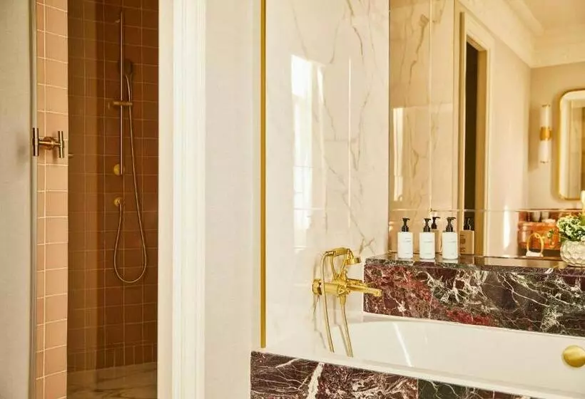 سوئیت با تخت بزرگ, The Palace, a Luxury Collection Hotel, Madrid