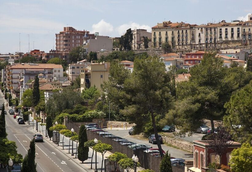 اتاق استاندارد با چشمانداز شهر, Astari