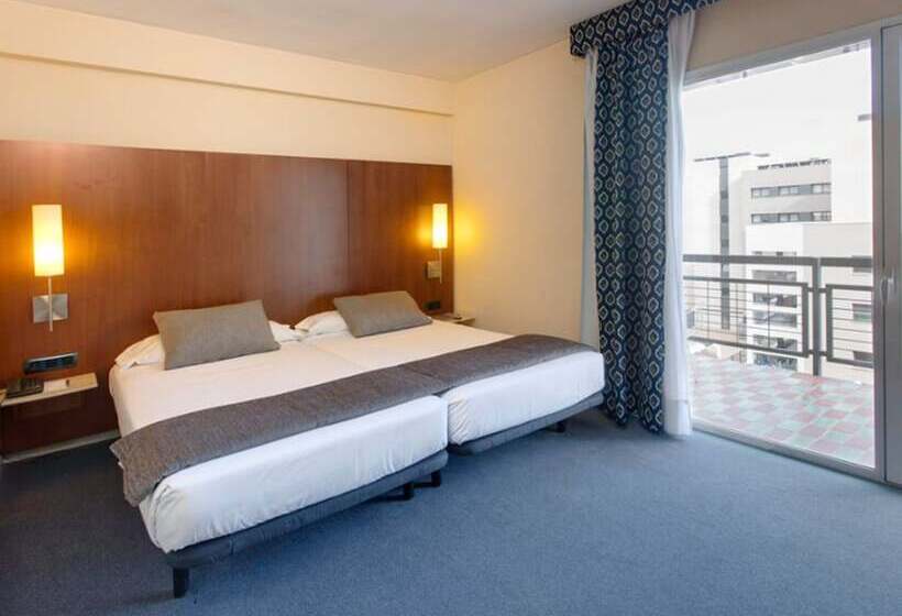 اتاق استاندارد با چشمانداز استخر, Astari