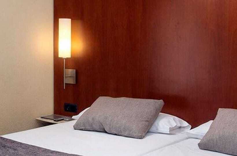 اتاق استاندارد با چشمانداز استخر, Astari