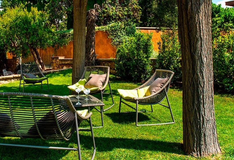 اتاق استاندارد با چشمانداز باغ, Astari