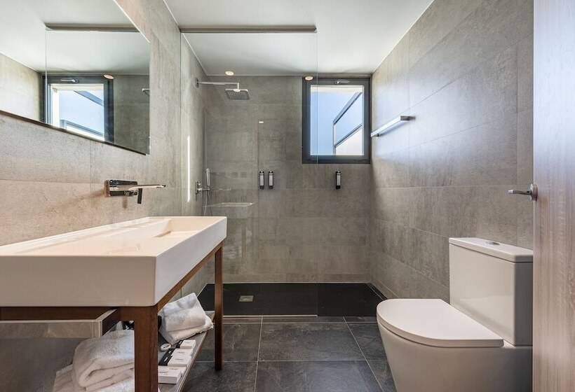 اتاق استاندارد با چشمانداز باغ, Astari