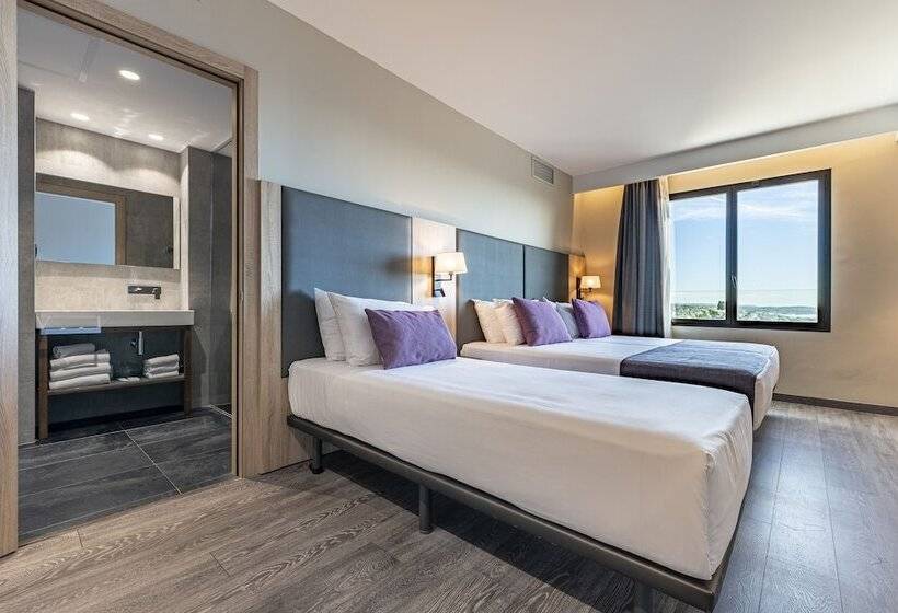 اتاق استاندارد سه تخته با چشمانداز باغ, Astari