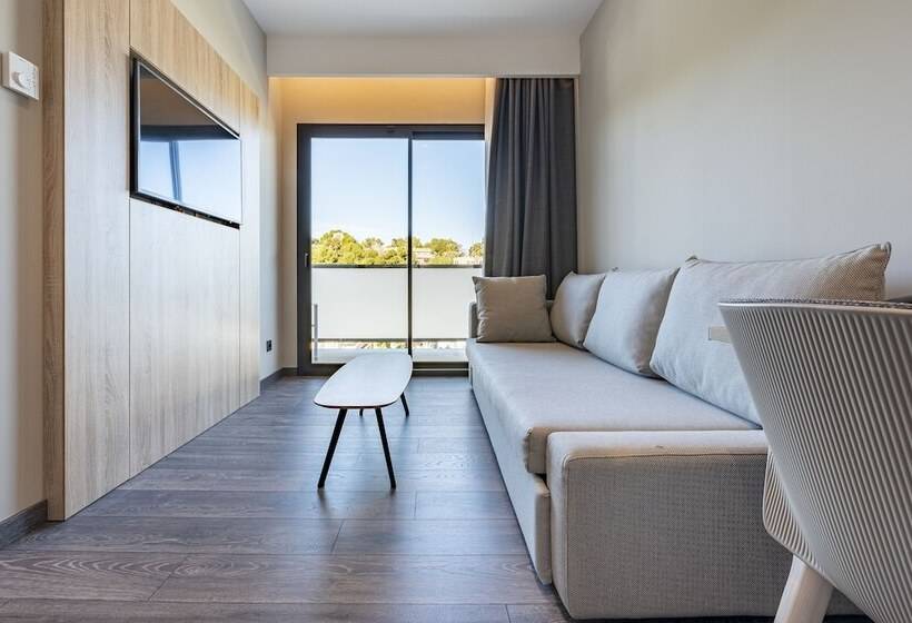 اتاق خانوادگی, Astari