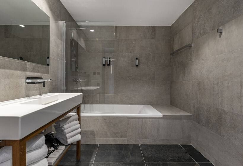 اتاق خانوادگی, Astari