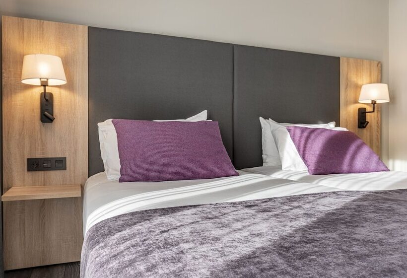 اتاق استاندارد با چشمانداز استخر, Astari