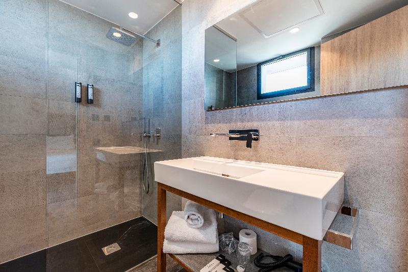 اتاق استاندارد با چشمانداز شهر, Astari