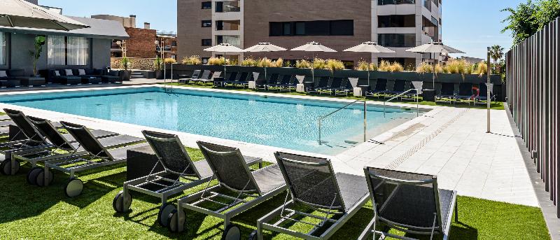 اتاق استاندارد با چشمانداز استخر, Astari