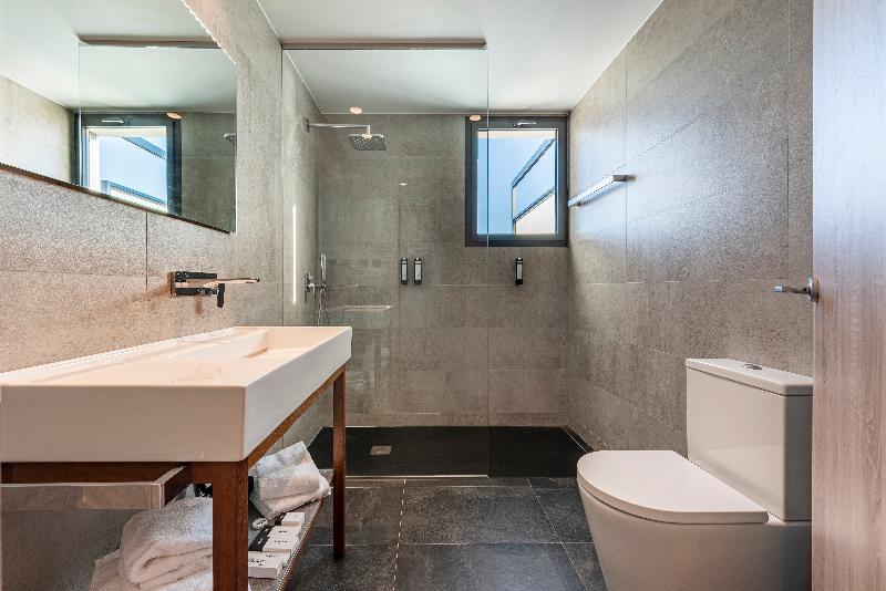 اتاق استاندارد با تراس و چشمانداز دریا, Astari