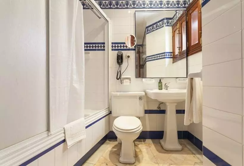 Habitación Triple Estándar, Baco