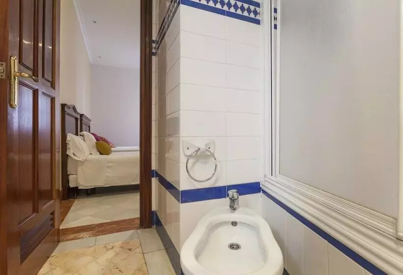 Habitación Triple Estándar, Baco