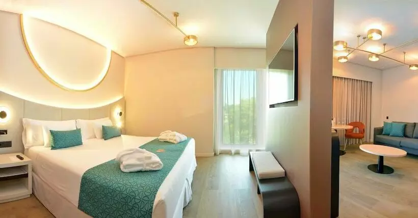 Perhesviitti, Barceló Sevilla Renacimiento