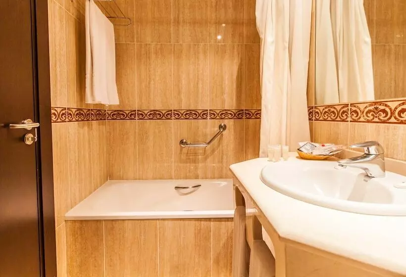 غرفة قياسية مطلّة علي البحر, Leonardo Hotel Torremolinos Costa del Sol