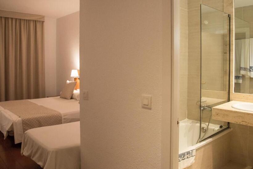 标准三人间, Carlos Iii