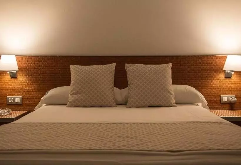 Junior Suite, Carlos Iii