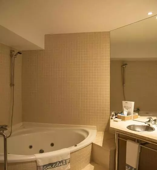 Junior Suite, Carlos Iii
