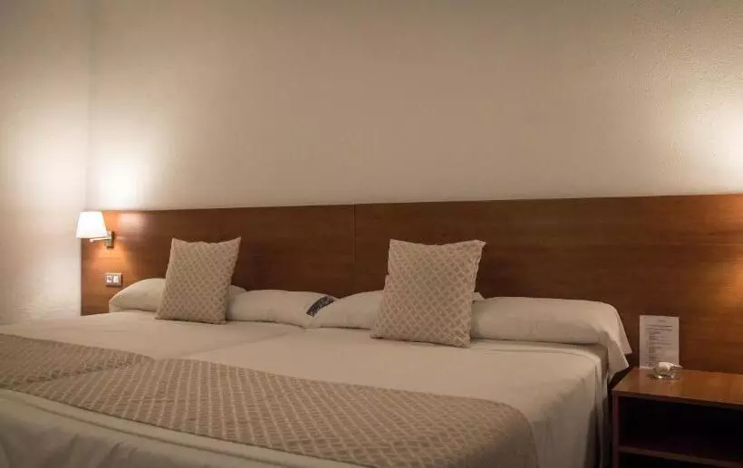 Deluxe Kamer, Carlos Iii