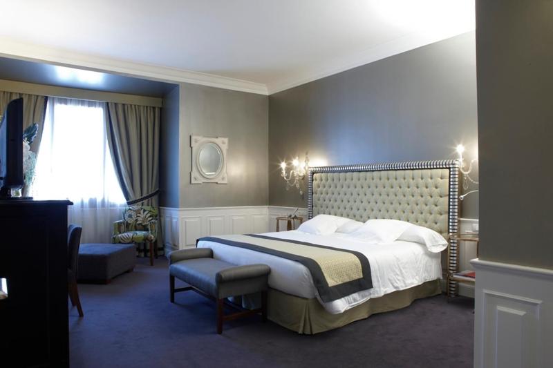 غرفة قياسية, Carlton