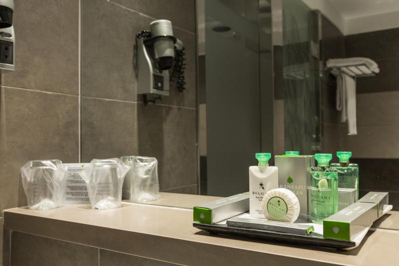 غرفة قياسية, Carlton