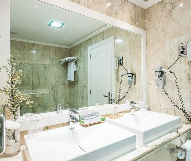 غرفة قياسية, Carlton