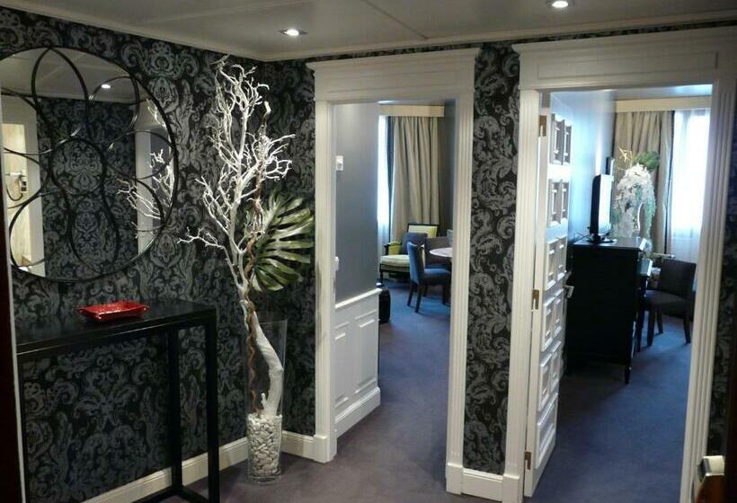 جناح جونيور, Carlton