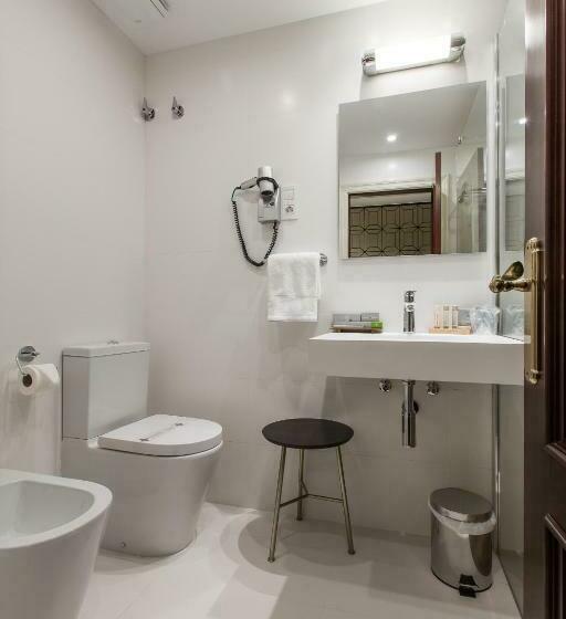 غرفة قياسية فردية, Carlton