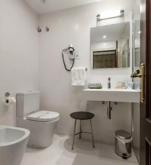 Standard Yhden Hengen Huone, Carlton