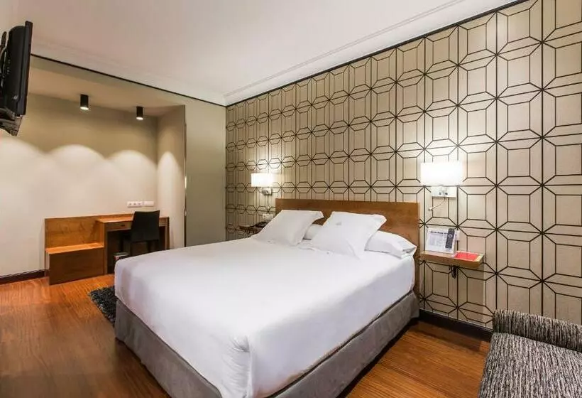 Standard Yhden Hengen Huone, Carlton