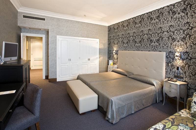 غرفة قياسية, Carlton