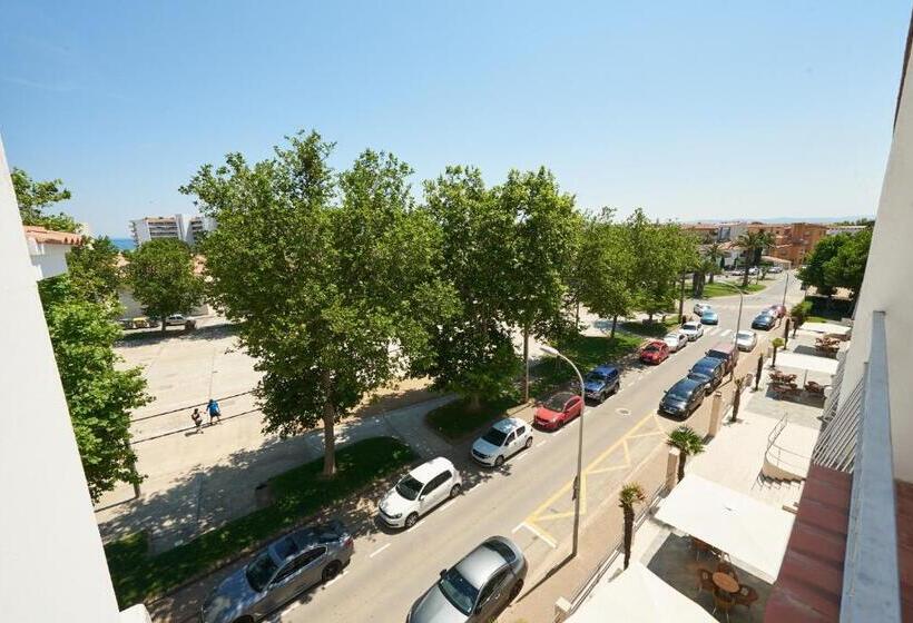 غرفة قياسية ثلاثية, Checkin Flamingo