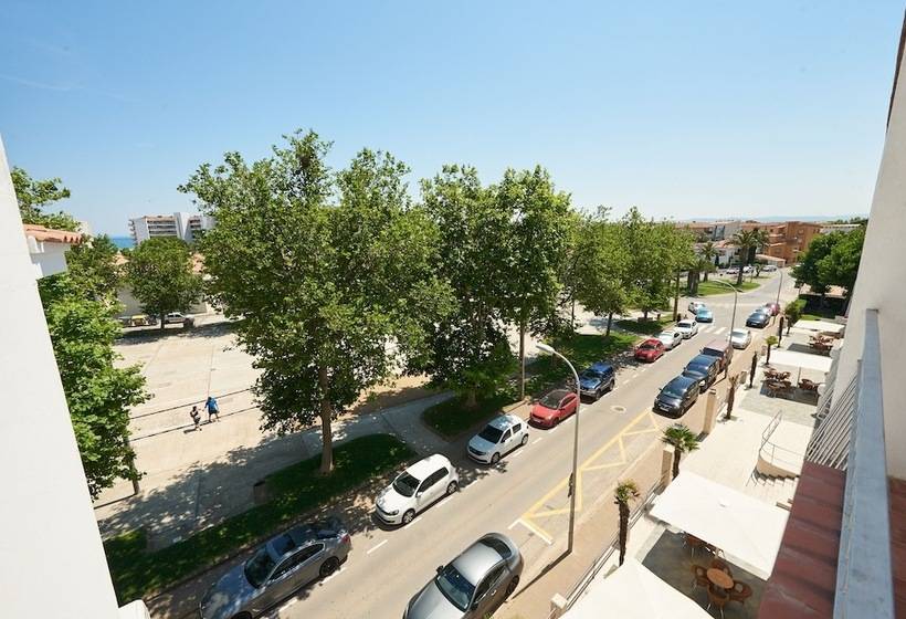 غرفة قياسية ثلاثية, Checkin Flamingo