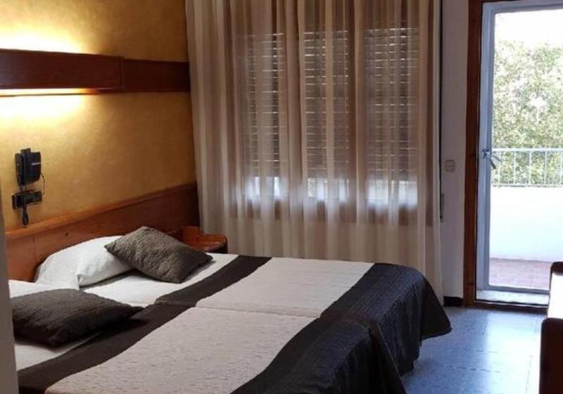 غرفة قياسية ثلاثية, Checkin Flamingo