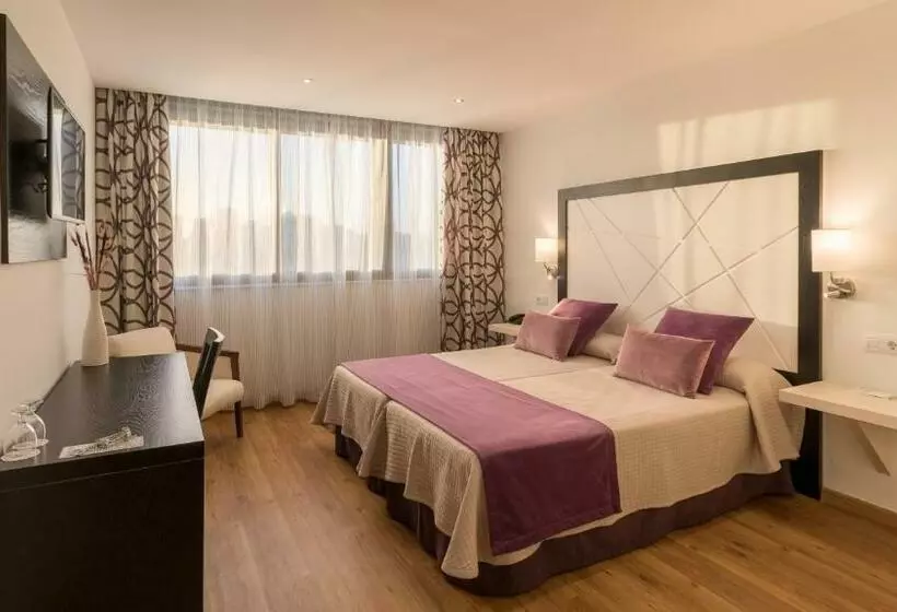 Standard Kolmen Hengen Huone, Colon Rambla