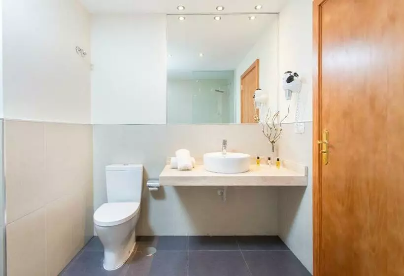Standard Kolmen Hengen Huone, Colon Rambla