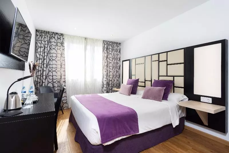 Standard Kolmen Hengen Huone, Colon Rambla