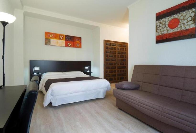 标准三人间, El Pozo