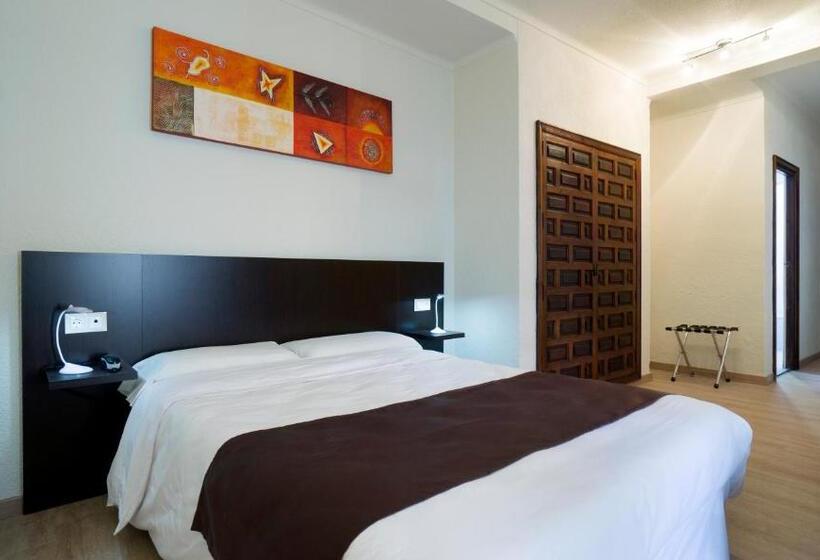 标准三人间, El Pozo