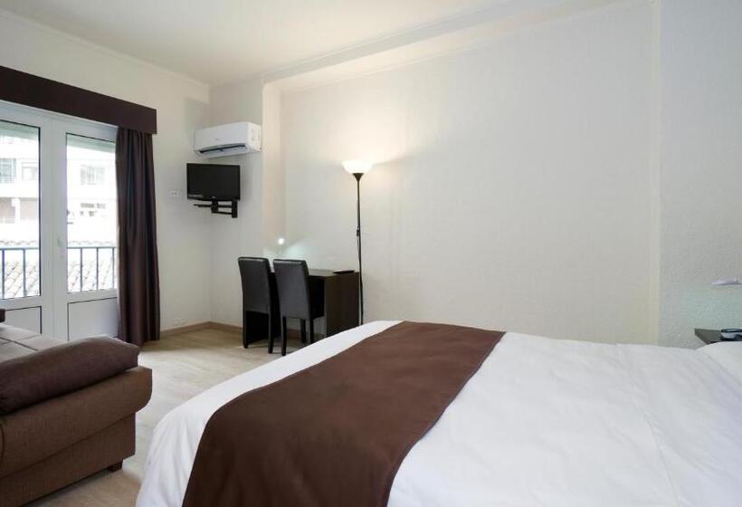 标准三人间, El Pozo