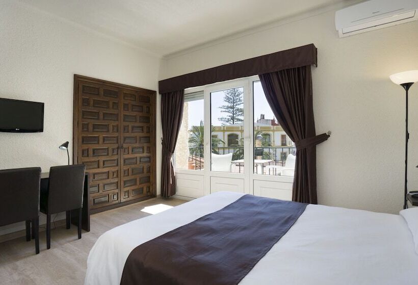 标准单人间, El Pozo