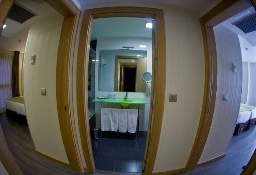 غرفة عائلية, Ele Enara Boutique